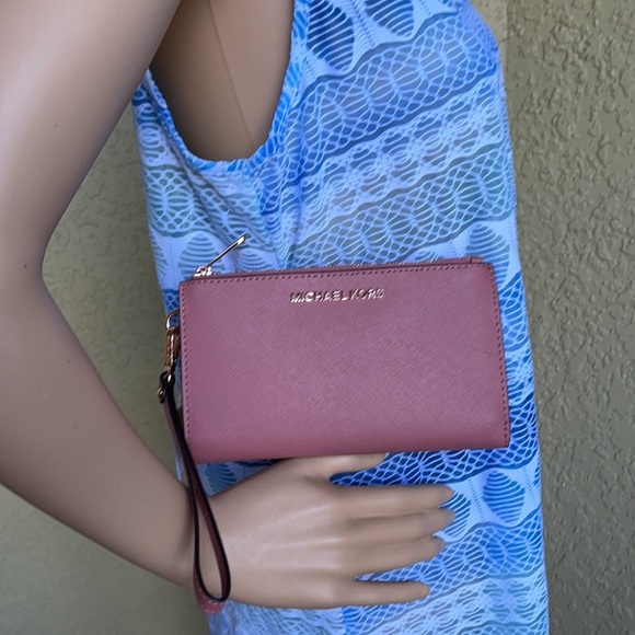 MICHAEL KORS LG DOUBLE ZIP WRISTLET - Picture 7 of 16